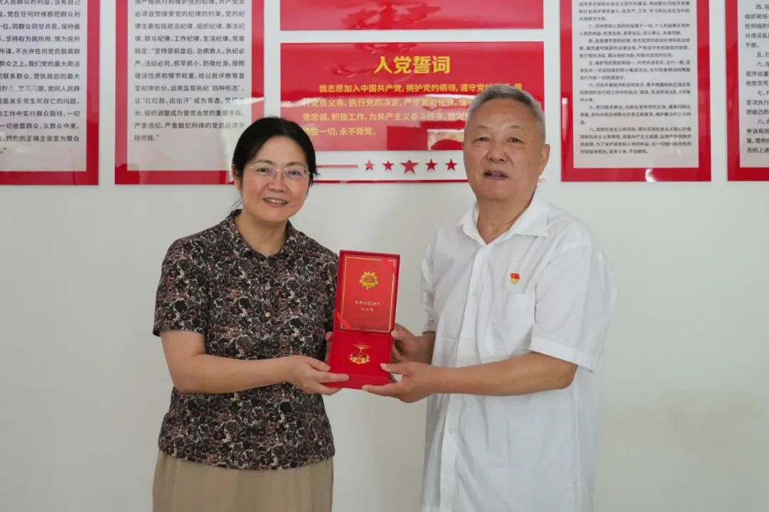 初心如磐，薪火相傳 | 巴中市檢察院舉行“光榮在黨50年”紀念章頒發儀式